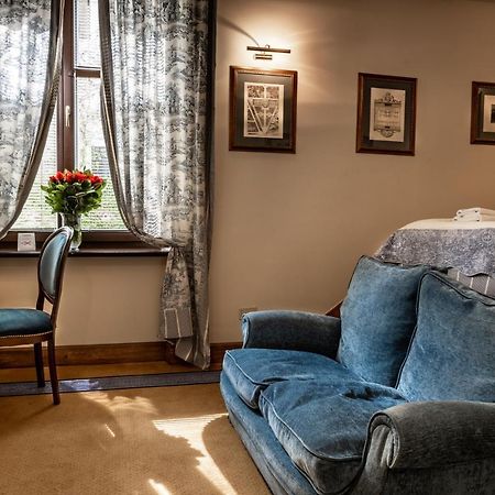 Hotel Grodek Krakow Exterior photo A room at the hotel