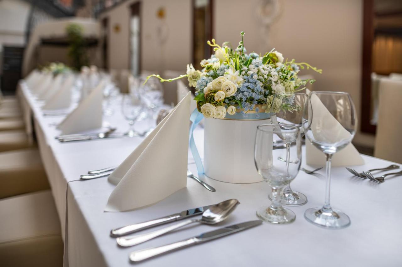 Hotel Grodek Krakow Exterior photo A table set for a wedding reception