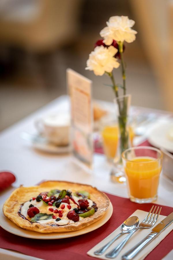 Hotel Grodek Krakow Exterior photo A breakfast table